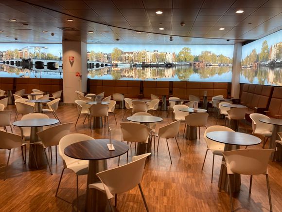 Cafetaria style seating
