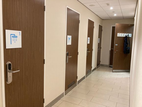 4 shower rooms availabe