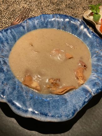 (Poured at table) EXOTIC MUSHROOM SOUP (v) £12 Sautéed mushroom, croutons 178 kcal   