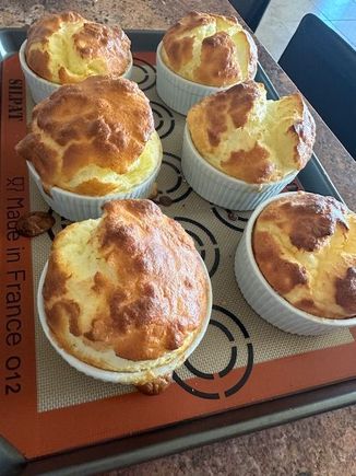 Inspired by a recent visit to Le Soufflé in Paris,  soufflés jambon et gruyère 