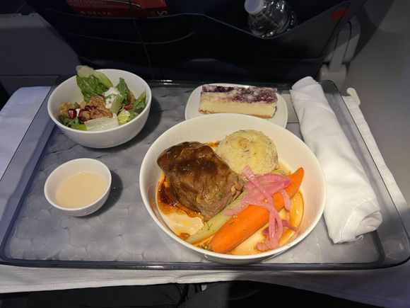 MSP-LAX, March 2022 the resumption of meal service 