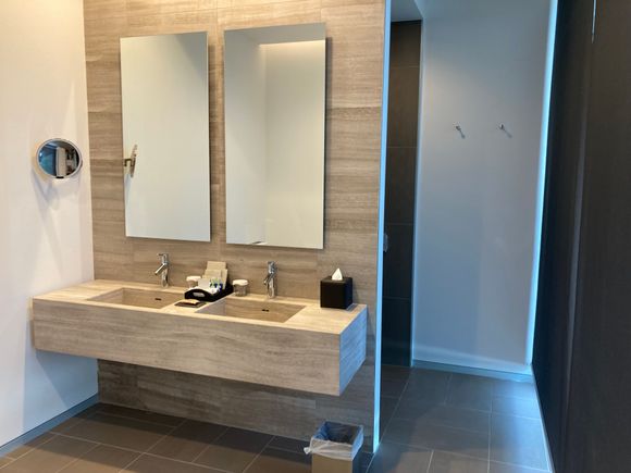 (lower) level 17 Bathroom of bedroom 2 