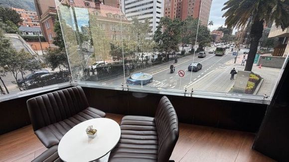 The hanging portion of the lounge with nice views ;)