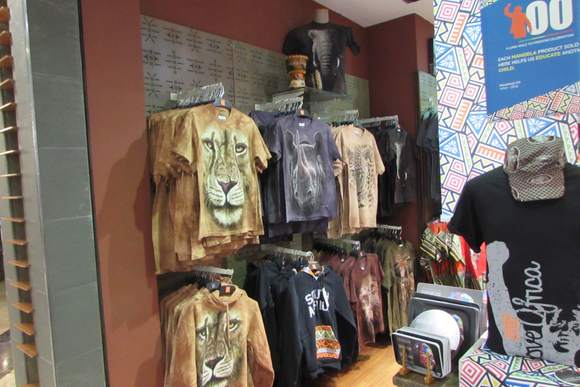 This curio store had an excellent collection of souvenirs; however, they were pretty expensive. Besides, we didn't have much space in our luggage anyway. So, I contented myself with some photos