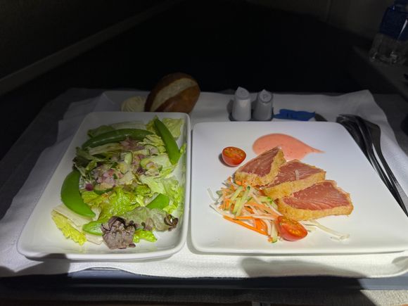 Great salad and tuna tataki