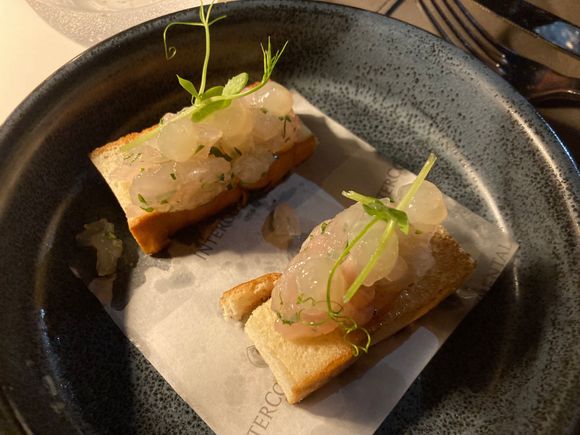 DUCK SPRING ROLLS CONTAINS - EGG, DAIRY, SESAME, GLUTEN, SOYA, CELERY, MUSHROOM Duck spring rolls with mango spiced jam
€ 9.50