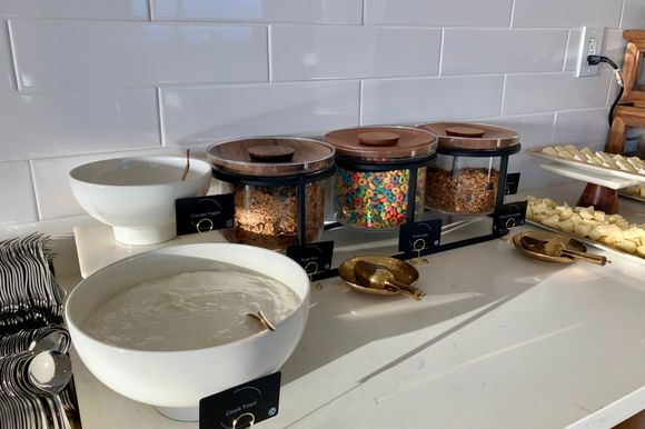 The breakfast offering in the Club Lounge.