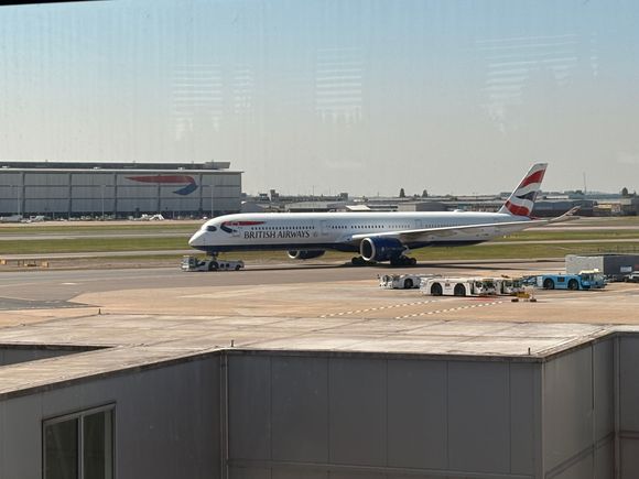 BA A350-1000 on tow