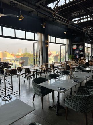 The breakfast room and restaurant (Hemisphere)