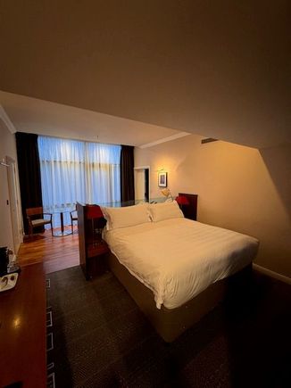 Good size room. Odd with the bed facing away from the windows, but bed and pillows were super comfy.