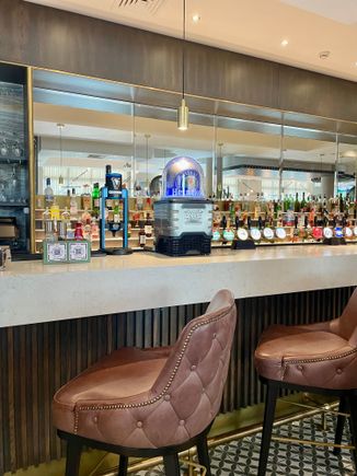 Bar and restaurant 