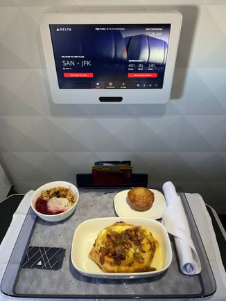 The pizza was OK, crust was a bit too thick (as usual for these airplane pizzas) for my liking; the chia pudding was great though 
