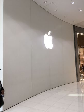 A quick trip to the Apple Store to charge my phone