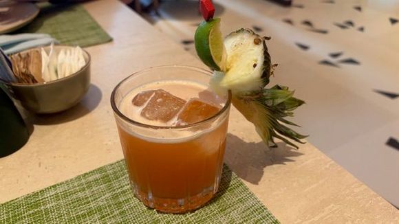 Happy Hour, Kantan Jungle Bird cocktail