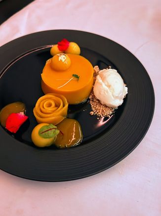 Mango panda cotta. Too much mango. Too little smoked coconut ice-cream. Tastes imbalanced. 