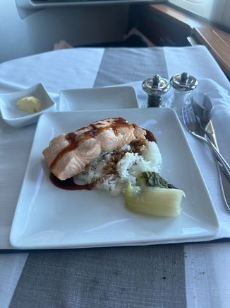 Pre-ordered the salmon. Not bad and I’d order again. 