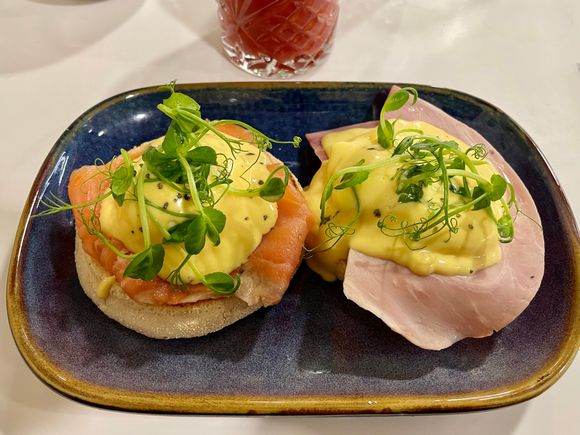 LHR T3 AA F lounge eggs royale & Benedict