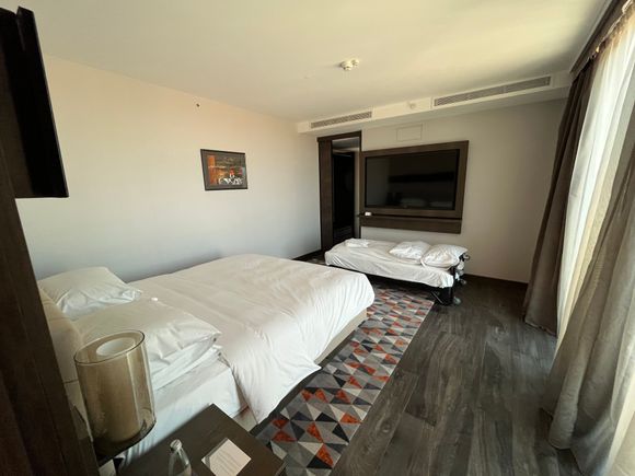 Suite: Bedroom

