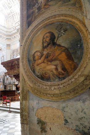 Jesus and palm-twig, symbol of peace and/or entry to Jerusalem. Monasterio de San Jerónimo