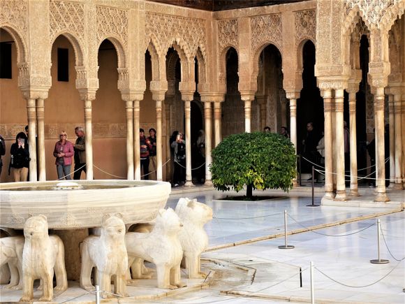 Fountian  of the Lions.  Also believed to be associated with Israels 12 lost tribes, as well as the iron bulls in the temple of King Solomon in Jerusalem, Zodiac signs and linked to the 12 months.