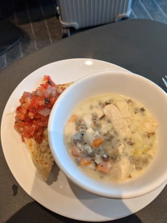 For anyone's curiosity, bruschetta and a creamy chicken and rice soup was served at the Alaska Lounge at JFK. The Alaska lounge had the other usual items minus the pancake machine. 