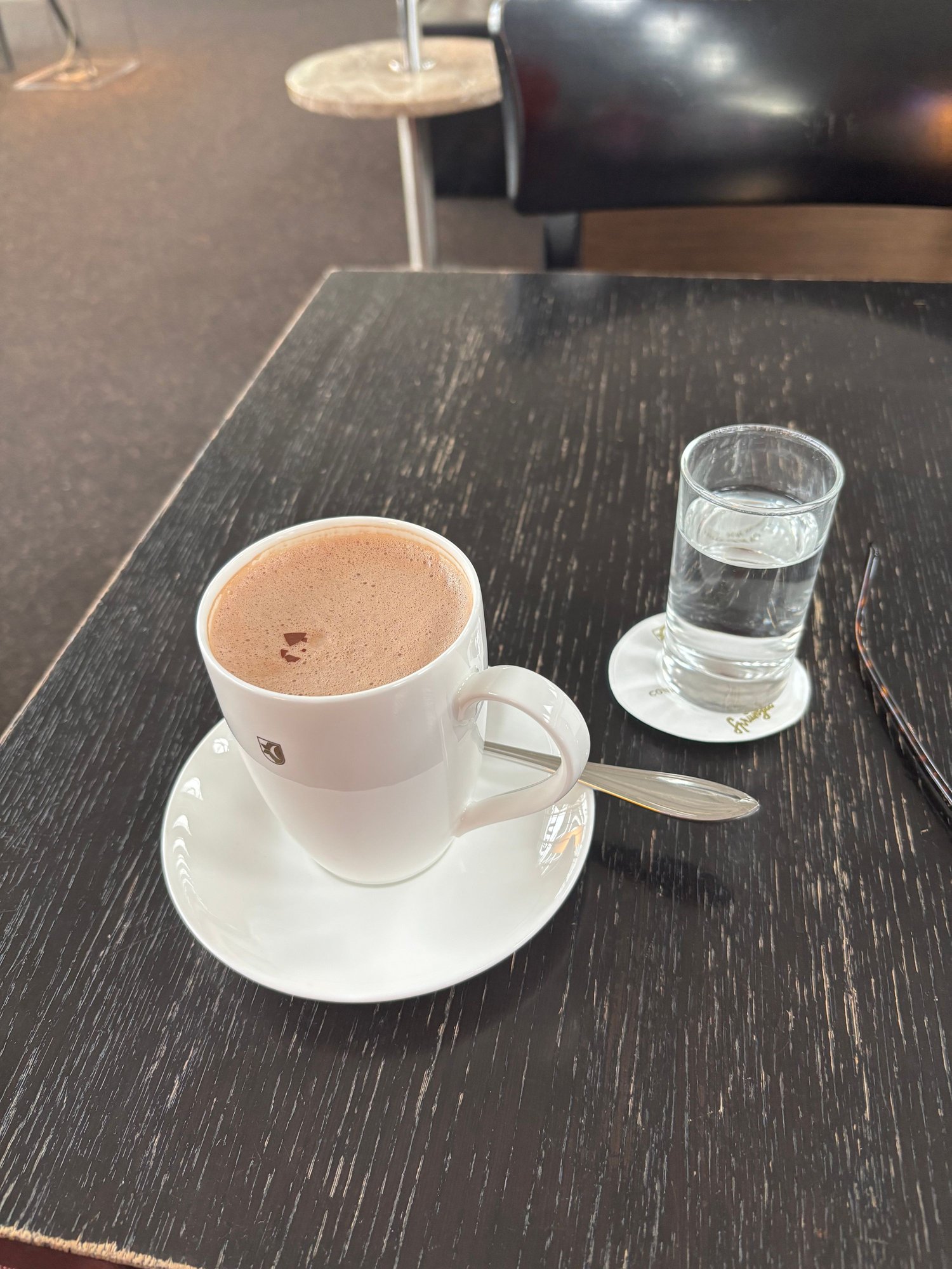 Hot chocolate at Spr�ngli in the airport.