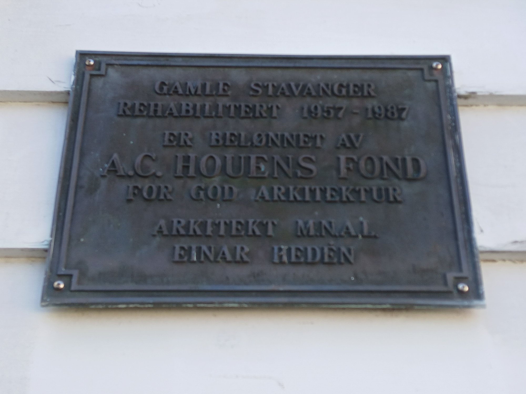 Plaque