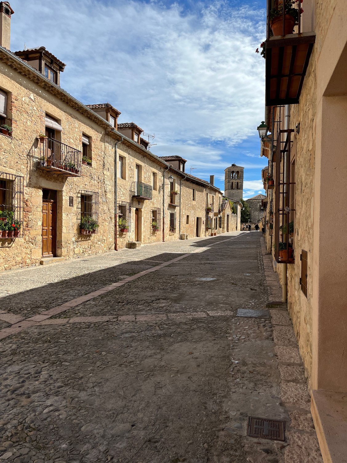 A typical Pedraza street on a very quiet weekday.