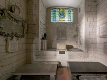 Wren's grave in the crypt