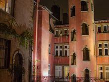 Le meme chose dans nuit. Our rental a la gauche.