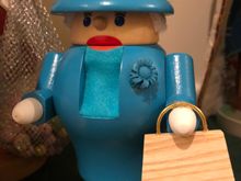 Close up of the Queen.  No idea if this is supposed to be her, just our name because of the pocketbook.