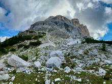 Rocky areas of the trail below Sas dla Crusc