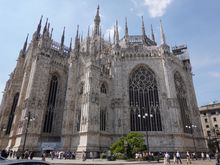 Another beautiful day for strolling around the Piazza del Duomo