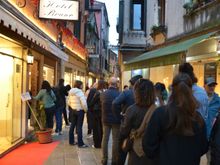 Queue at Gelateria Gallonetto