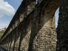 Ischia also has an water viaduct down its middle called The Piastri Pillars. We were told that it was built in the 17c and was not as we'd assumed ancient Roman. Nitrodi is the name of one established old spa that markets its special drinking waters.