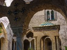 With its 6 hectares of historic parkland, Villa Cimbrone represents a deliberate attempt to marry Italian gardening styles with English ones. Its lush gardens encompass cloisters, columns, crypts, an open-vaulted and terraced tea-room, 'avenues' of hortensia and glicine (wisteria), pavilions, rich rose beds, exotica and more. In summer, the various floral scents must be special.