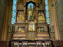 Again, the walls and ceilings were all handpainted. The walls are a beautiful gold and rust.