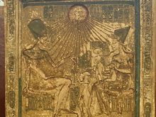 A beautiful and intimate portrait of Ahkenhaten and his family 