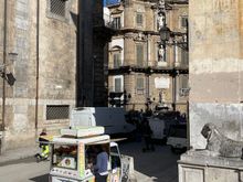 Just around the corner from Piazza Pretoria is Piazza Vigliena, a Baroque square and main intersection, also known as Quattro Canti (four corners) because it is the intersection of the four ancient quarters of Palermo.
