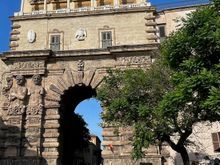 Just to the south of the palace is Porta Nuova, built in the 1580s and then reconstructed in the 1600s after it was destroyed by a fire