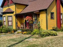 Some really well preserved older houses in the neighborhoods around downtown.