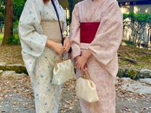 The young women wore traditional kimono to visit Nanzen-ji and were happy to pose. They had phones but tucked them into their purses beforehand :)
