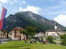 Hikers stretching in Bignasco 