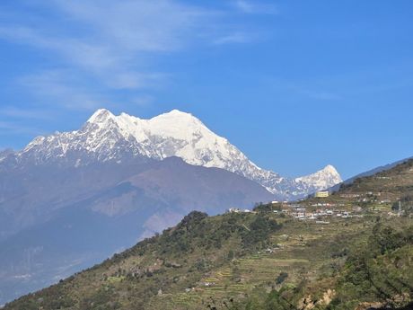 Langtang Lirung Seen while going to Syabrubesi. "Trek Langtang" is the best trekking company in Langtang.