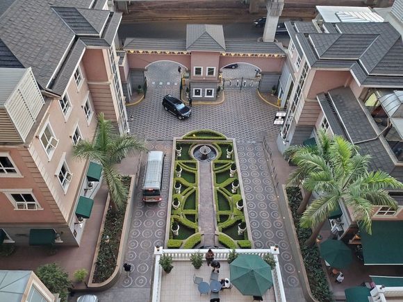 Entrance to the Villa Rosa Kempinski, Nairobi