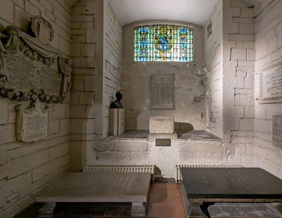 Wren's grave in the crypt