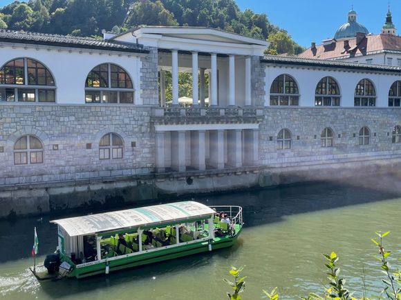 BrideA lot of river boats up and down the river for an hour tour.