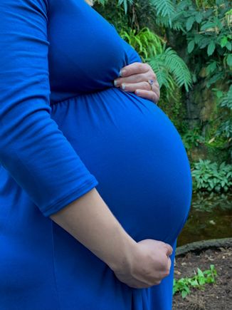 Do not know when maternity shots became a “thing“ but I was more than happy to assist.