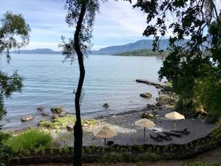 Beach below Hotel Antumalal