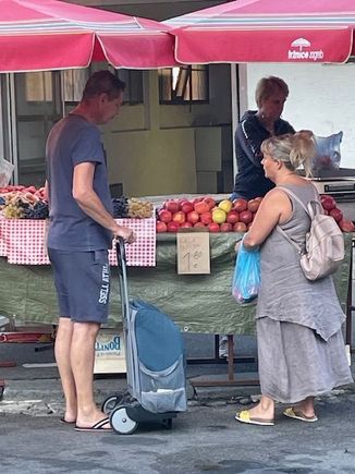 Here's a Zagreb shopping cart